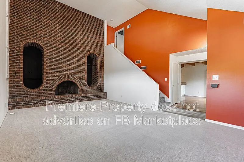 2 bed, 2.0 bath, 2332 sqft, $2,425 — Photo 2