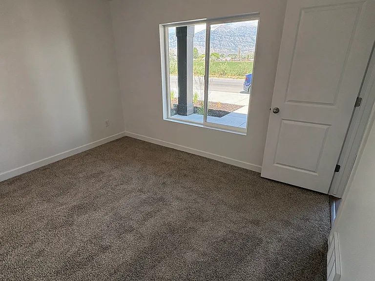 486 S 700 W — Photo 17