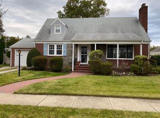 348 Brixton Rd S, Garden City, NY 11530