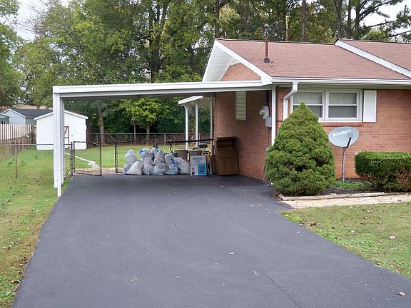 4th image of 1204 Peachtree Dr