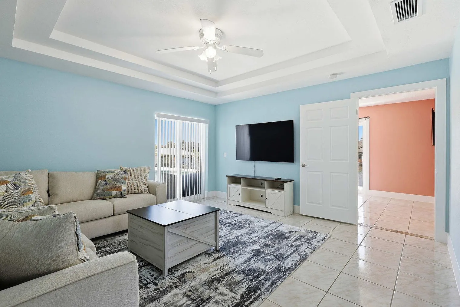 5 bed, 4.0 bath, 2594 sqft, $7,028 — Photo 2