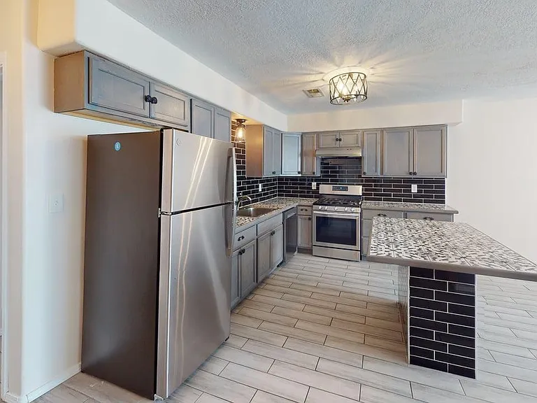5800-Central-SW-Unit-14-Kitchen_01182026