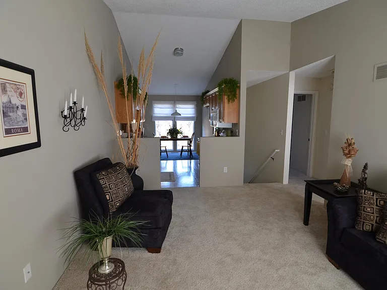 7339 N Laurel Ave — Photo 5