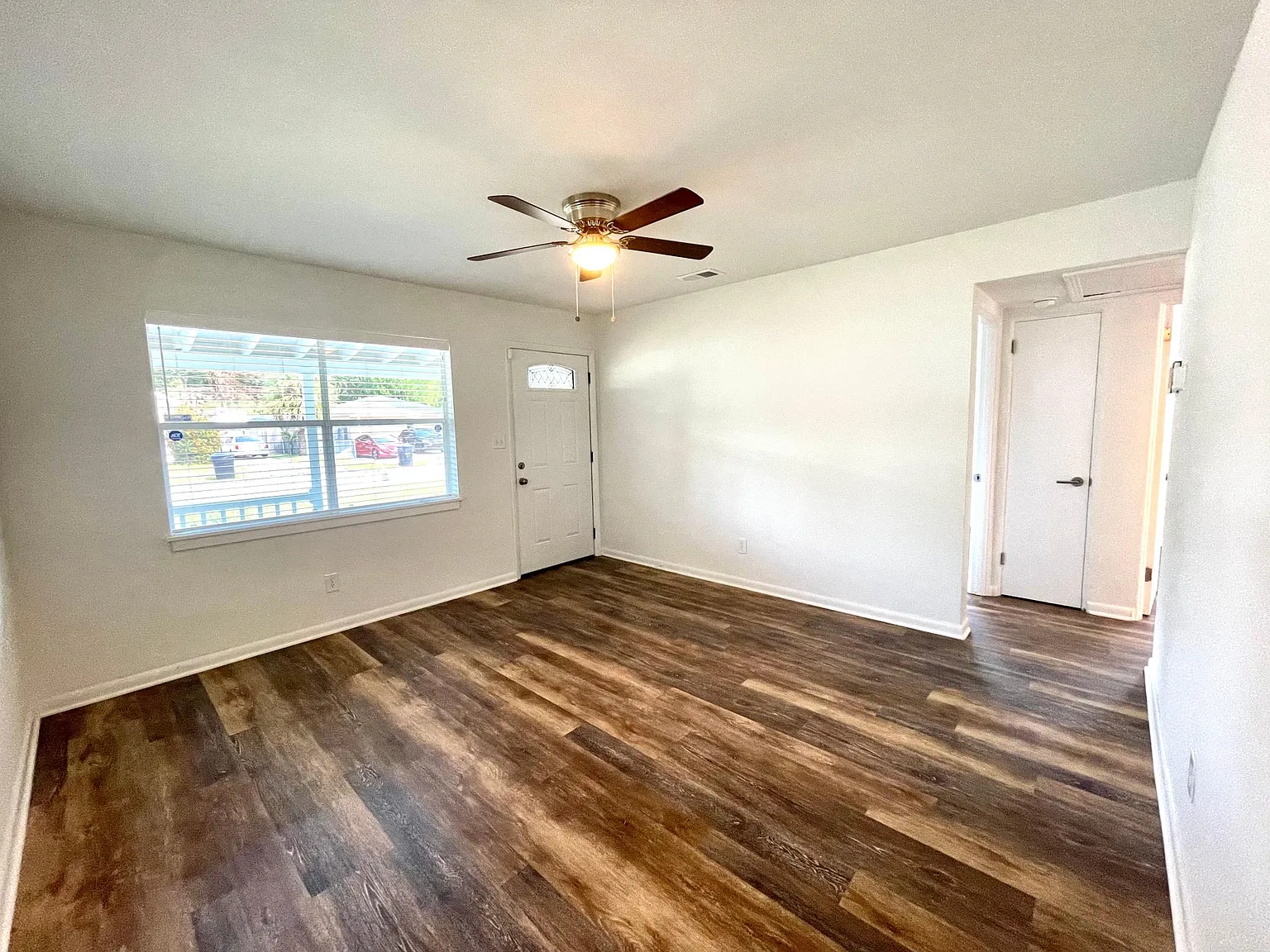 4746 Yarmouth Ave S — Photo 4