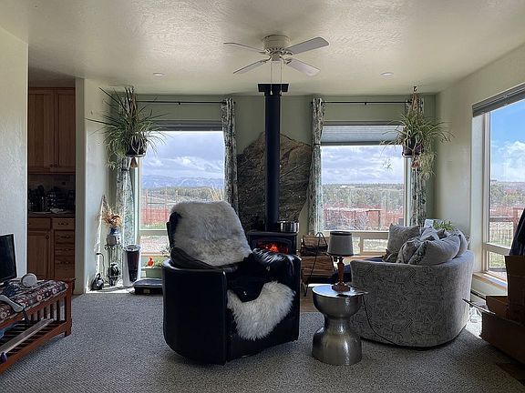 Living room with Fireplace 