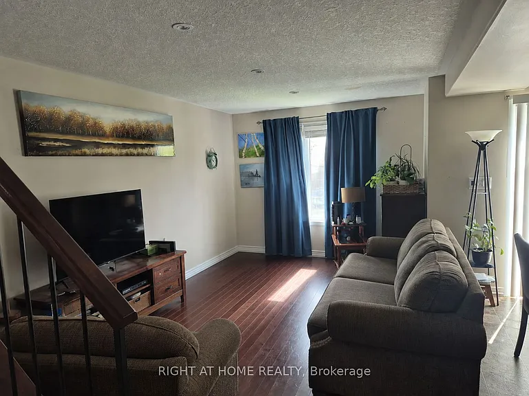 1478 Albany Dr — Photo 2