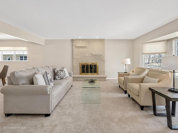 4th image of 417 Naperville Rd
