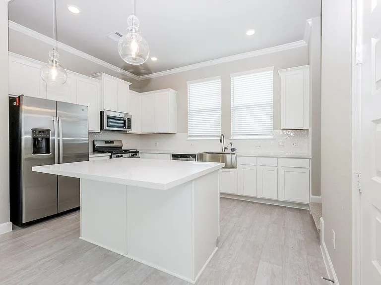 3018 Tres Olive Dr — Photo 7