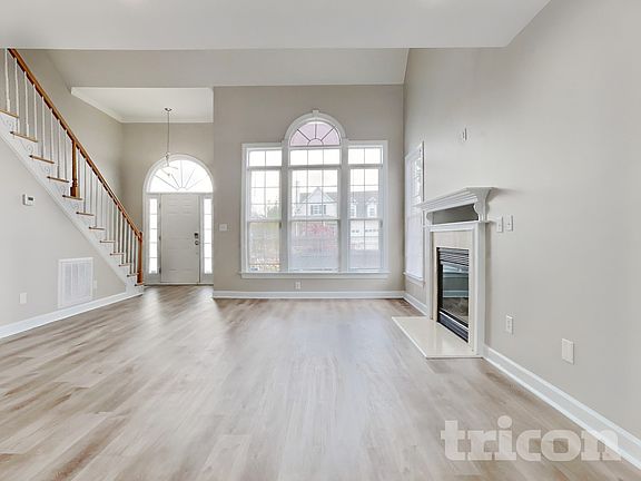2nd image of 79 Kerrylane Dr