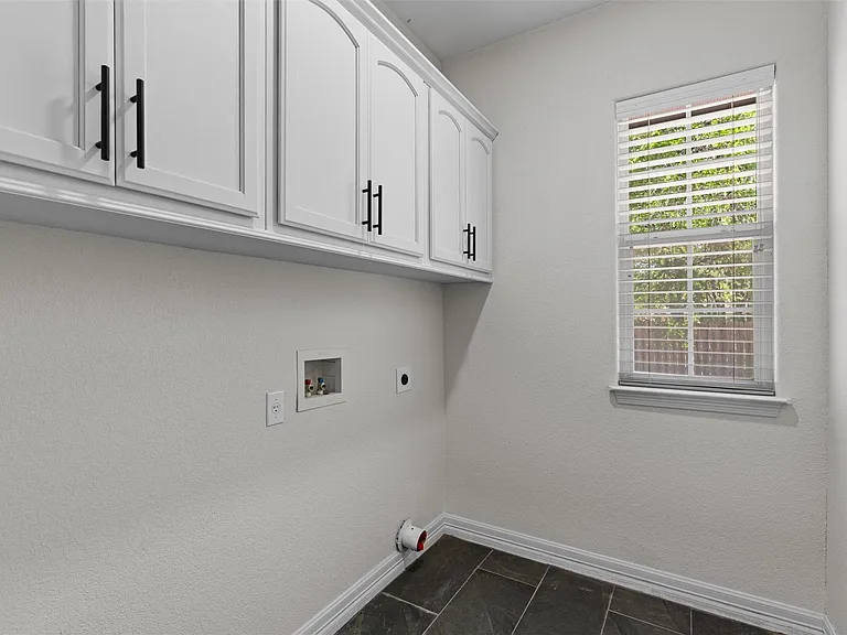312 Country Club Dr — Photo 15