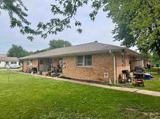 1027 Strawberry Ln, Belvidere, IL 61008