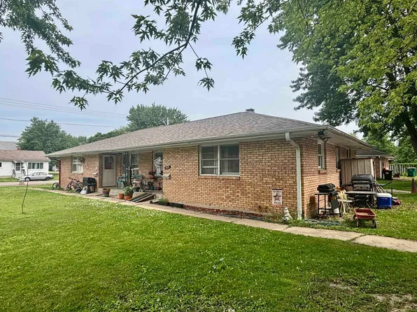 1027 Strawberry Ln, Belvidere, IL 61008