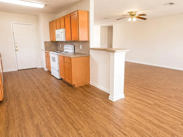 4311 Mustang Dr — Photo 3