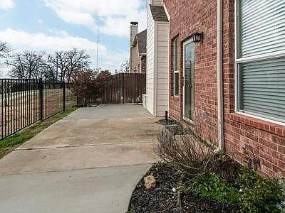 3812 Fairfax Dr — Photo 4