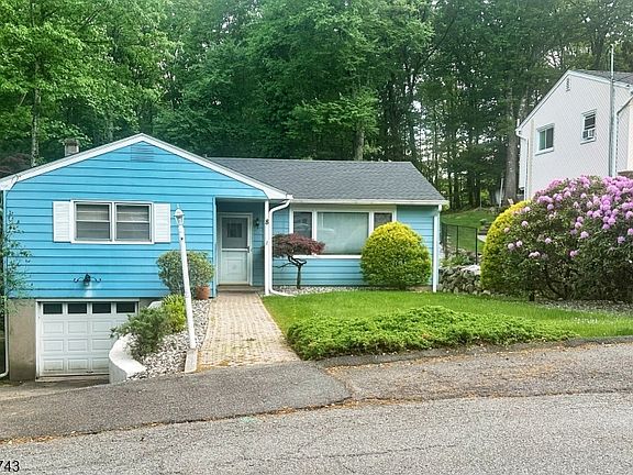 3rd image of 8 Mohawk Ave