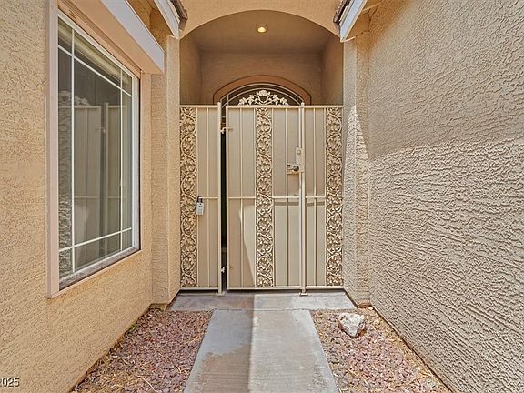 4th image of 768 Viento Del Montagna Ave