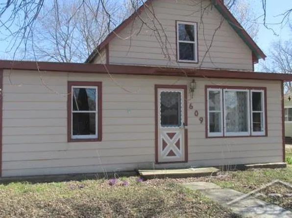 609 Maple St, Saint Louis, MI 48880