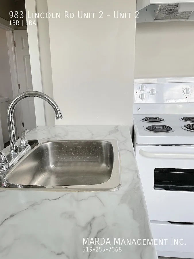 Renovated 1 Bed/1 Bath In Walkerville + Hydro — Photo 3