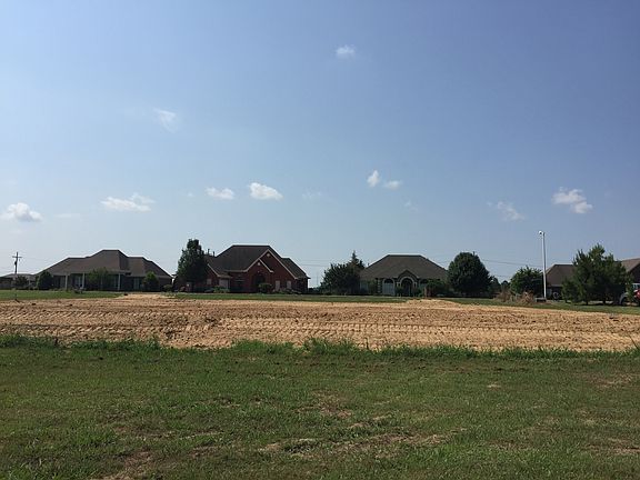 4th image of 1101 Robert E Lee Dr