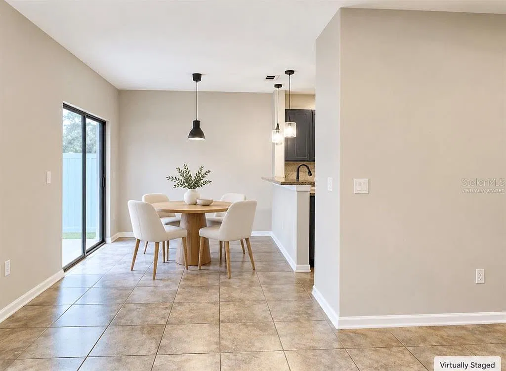 3 bed, 2.5 bath, 1568 sqft, $2,395 — Photo 4