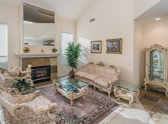3rd image of 316 E La Sierra Dr