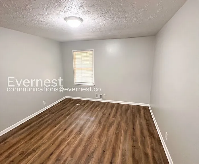 539 Green St — Photo 9
