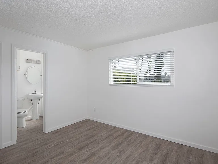 Aztec Pacific Apartments — Photo 69