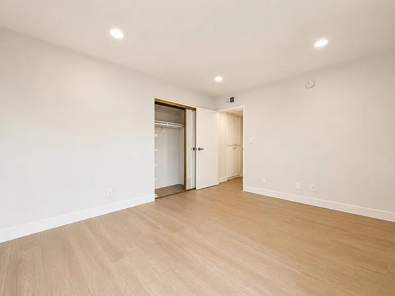 4727 Kester Ave #201 — Photo 14