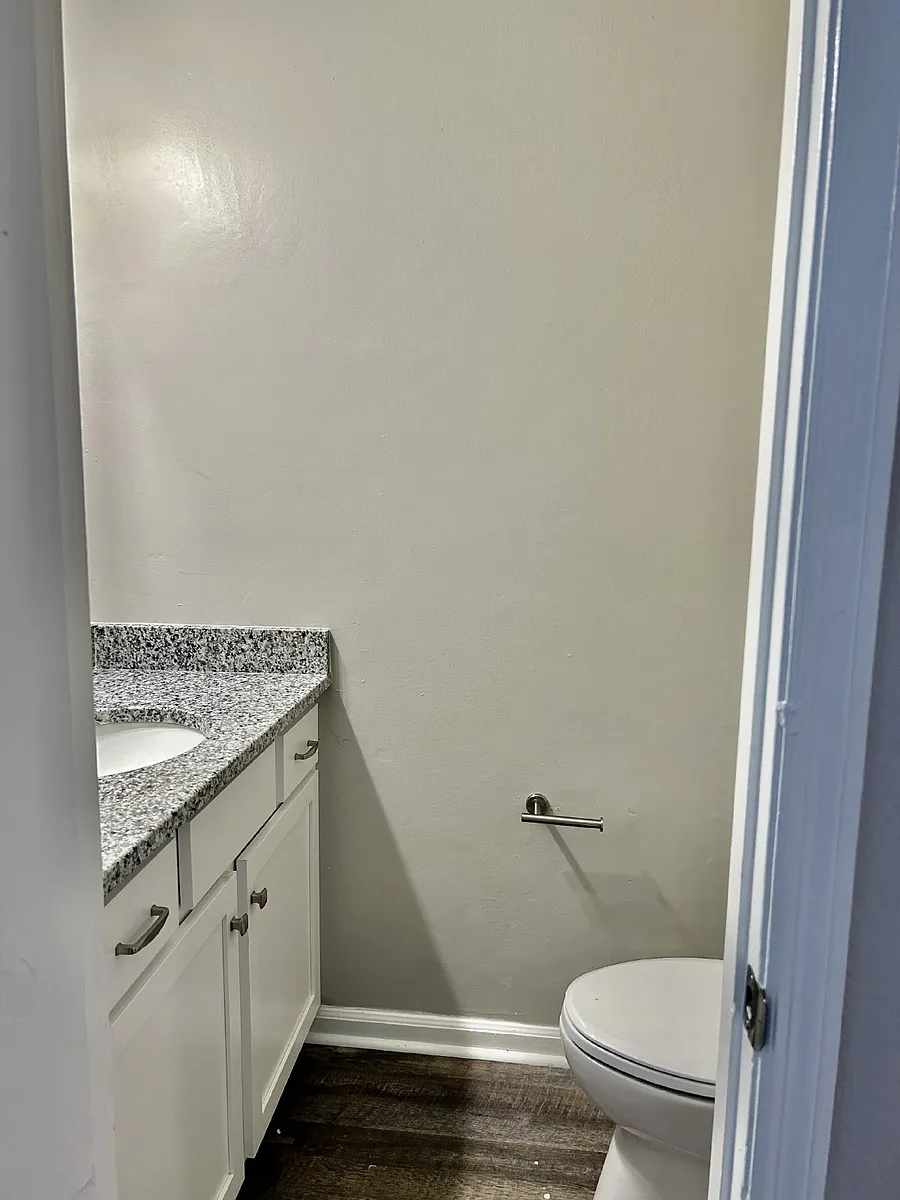 Building Photo - 132 S Cedar Ln #2