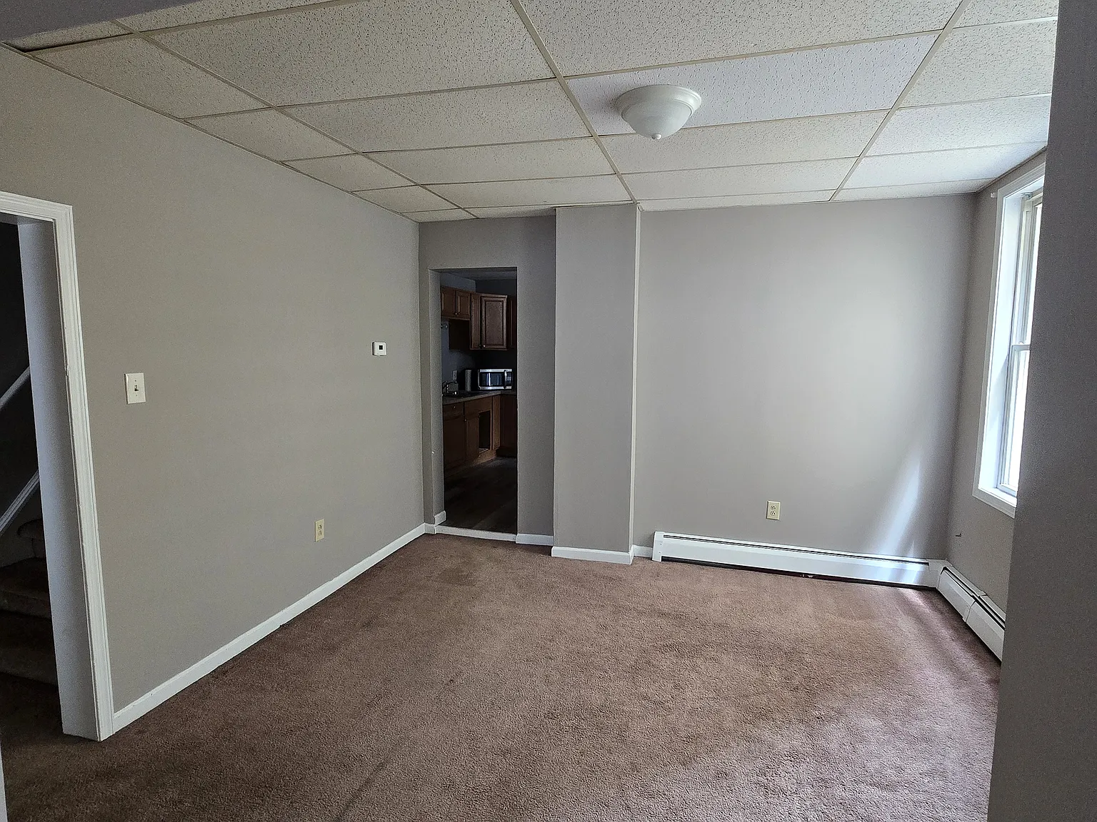 3 bed, 1.5 bath, 1500 sqft, $1,300 — Photo 3