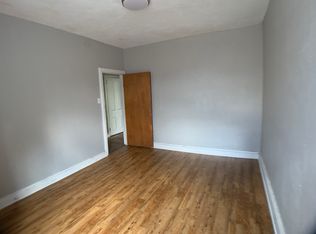 220 S 43rd St #3F, Philadelphia, PA 19104