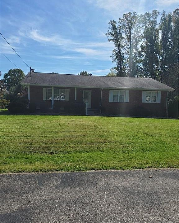 1st image of 105 Fern Dr