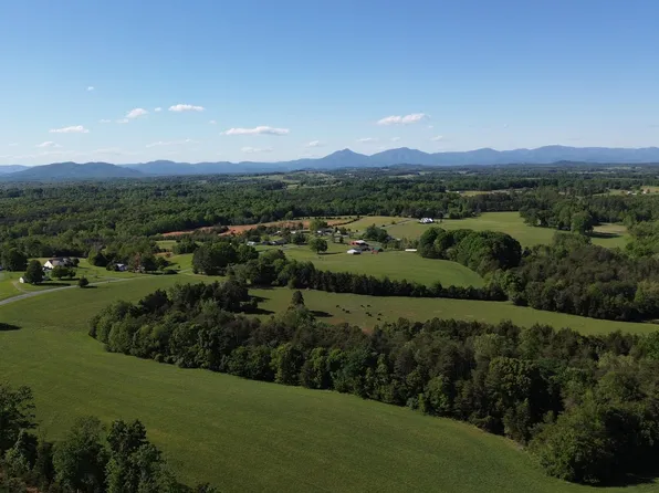 2556 Rock Cliff Rd, Bedford, VA 24523