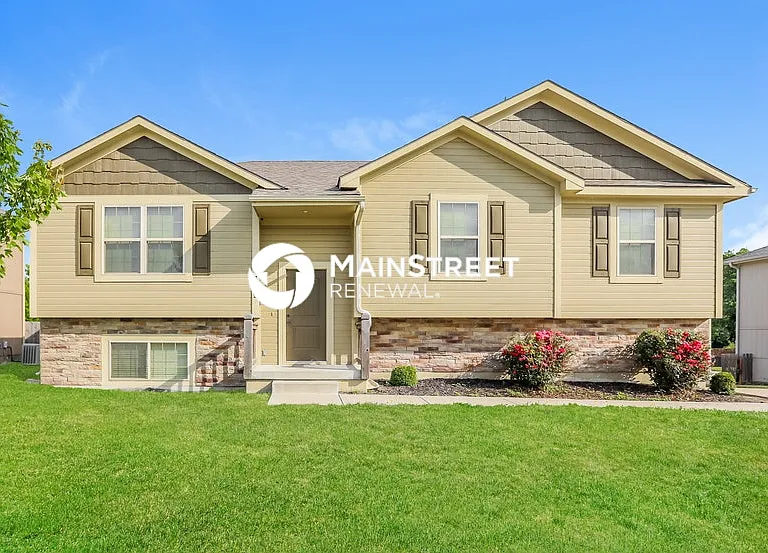 410 Golfview Dr — Photo 1