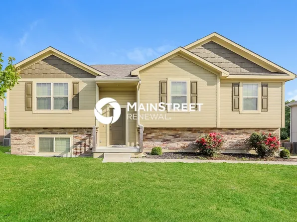 410 Golfview Dr, Pleasant Hill, MO 64080