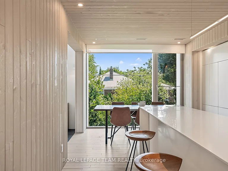 142 Ivy Cres #2 — Photo 10