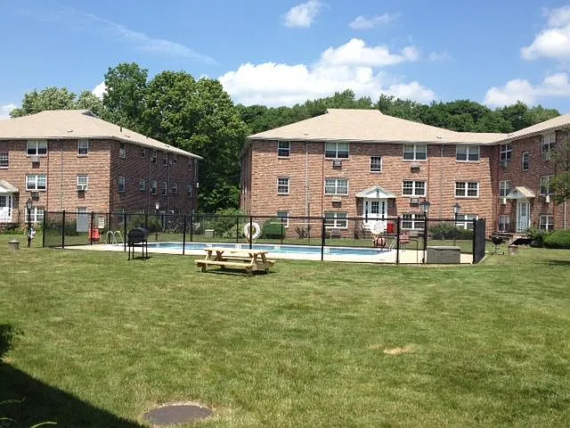 3 Colonial Village Dr #10 — Photo 11