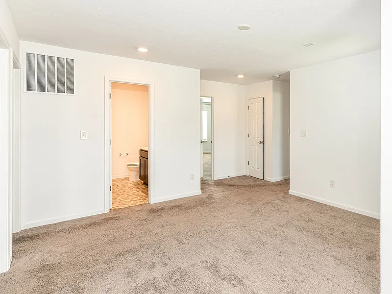 5051 Maywood Dr — Photo 10