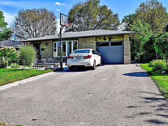 2nd image of 14 Misthollow Sq