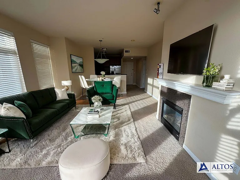 2700 E Cherry Creek South Dr #405 — Photo 4