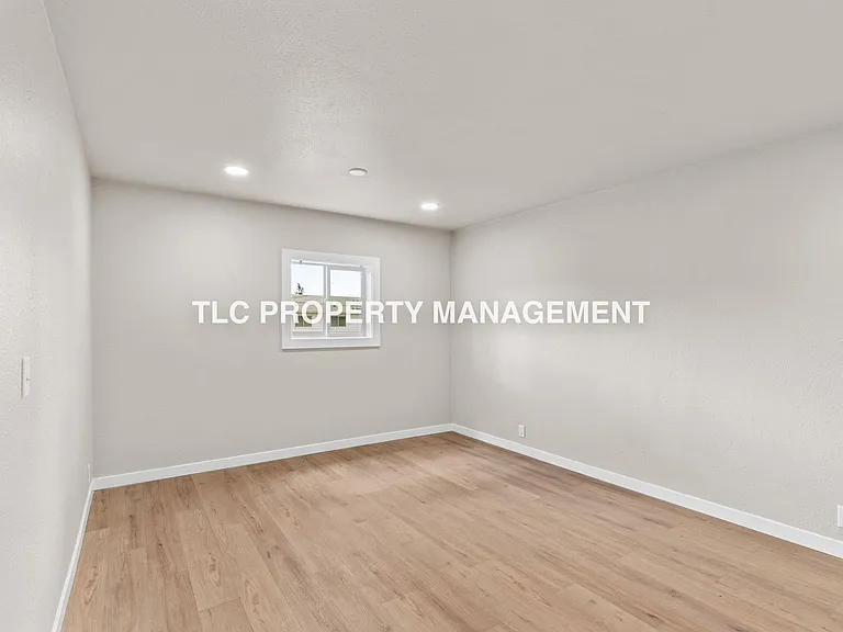 227 S 6th St — Photo 5