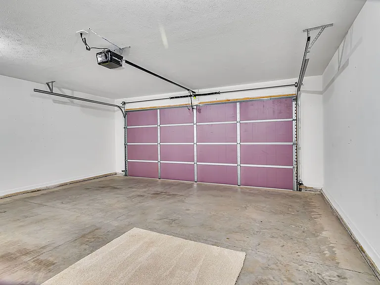 170 Travis St — Photo 17