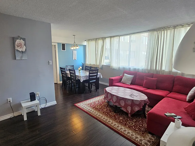 3590 Kaneff Cres #506 — Photo 5