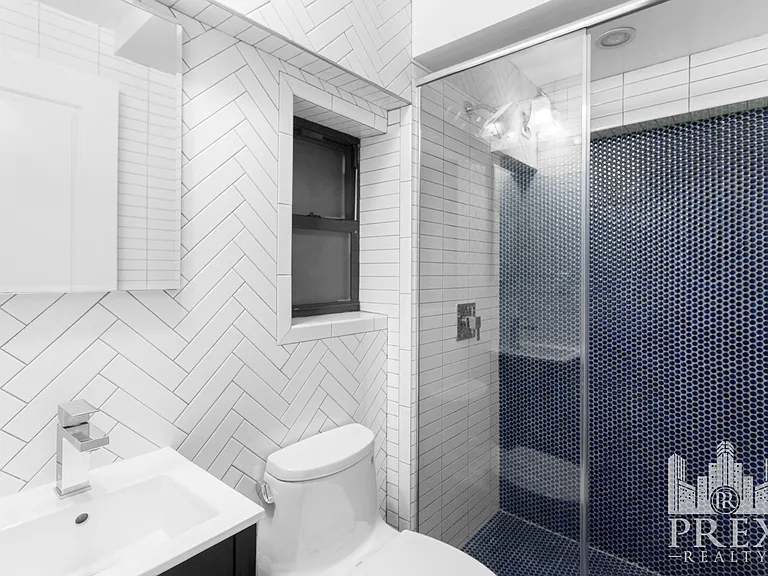 329 E 10th St #1 — Photo 15
