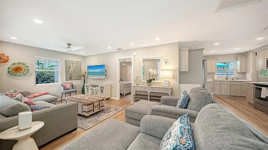 2 bed, 2.0 bath, 1098 sqft, $5,000 — Photo 4