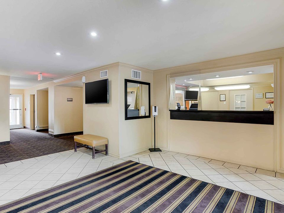 Lobby and Guest Check-in