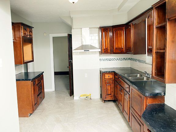 4th image of 1507 Ridgeway Pl NW
