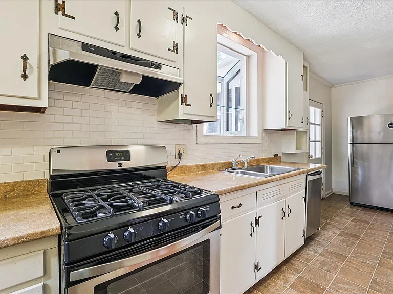 1200 N Cleveland St — Photo 10