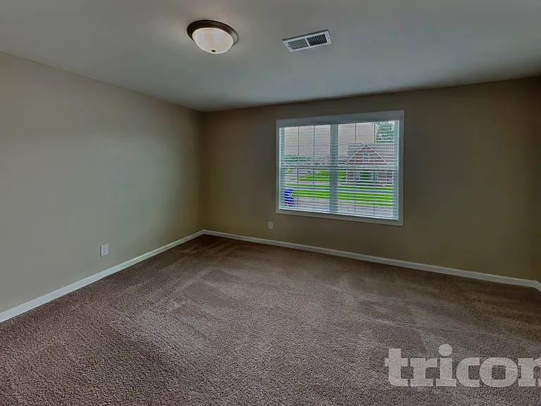 925 Beverly Ct — Photo 11
