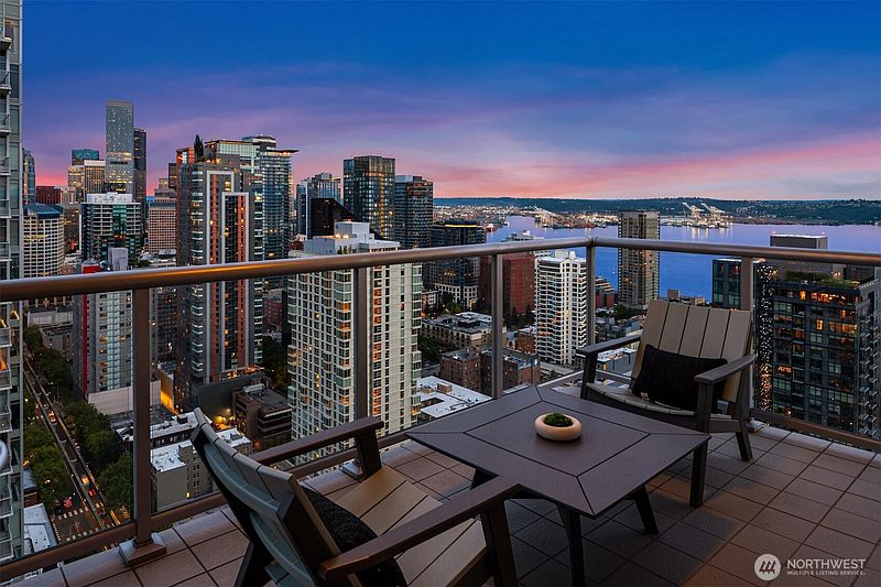 5th image of 583 Battery Street #3704N